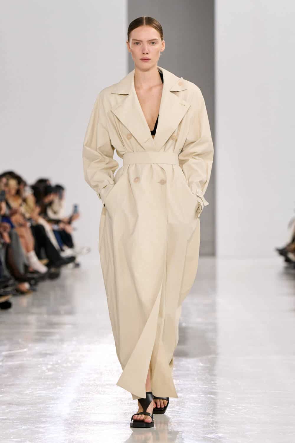 【Max Mara Sfilata】RUNWAY ピンストライプ ウールプレイスーツ Crisp pinstripes - A&E Magazine